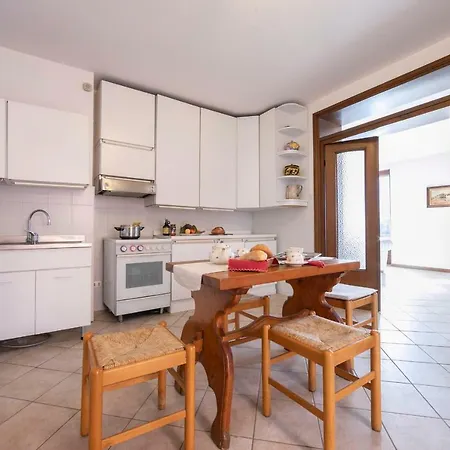Sleeps 6 Wifi Apartment *